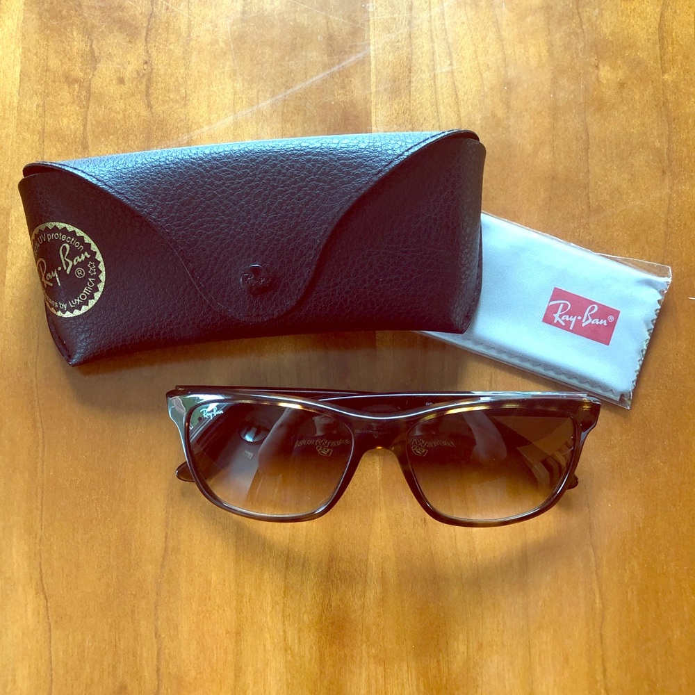 Authentic Rayban women’s sunglasses with case